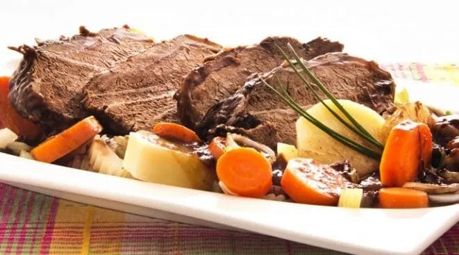 Receta: Carne a la cacerola en trilogía de purés