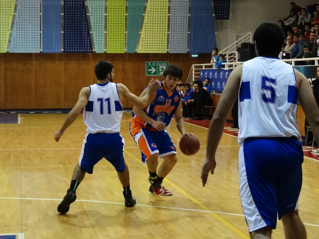 Municipal Puente Alto derrotó a UC en Tiempo Extra 89-79 (73-73)