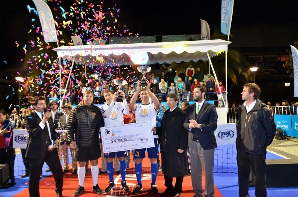 Puente se fue a la red con tenis fútbol de nivel internacional