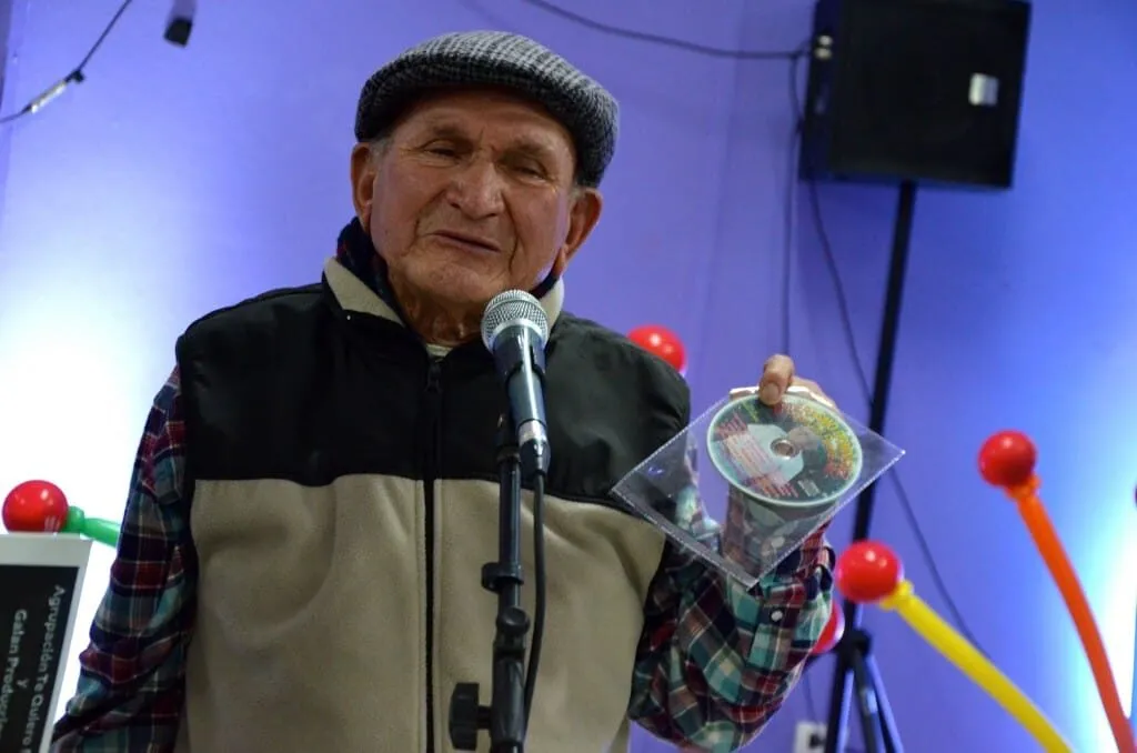Viejito lindo: Erasmo Domínguez lanzó su CD de poemas