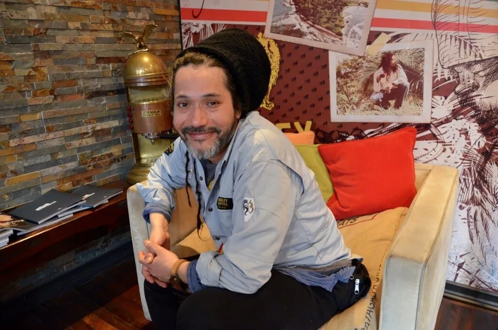 ENTREVISTA CON QUIQUE NEIRA: “Mi romance con el pueblo nació en el Sótero del Río”