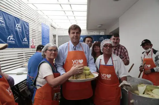 Un recreo con el alcalde: “Las humitas se comen con azúcar. Eso no es pecado”