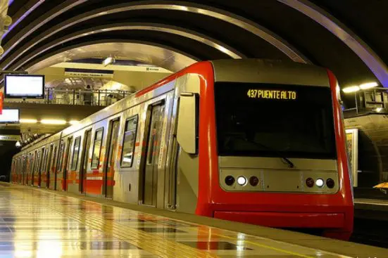 ¡Donde nos duele! Hoy comienza a regir alza del Metro en horario punta