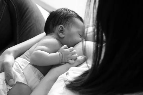Tips Nutricionales: ¿Cuáles son los beneficios de la lactancia materna para ti y tu hijo/a?