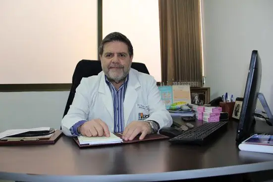 MÉDICO LUIS ESPINOZA VILLAGRÁN: “LA INCONTINENCIA URINARIA TIENE SOLUCIÓN SIN MÉTODOS INVASIVOS”