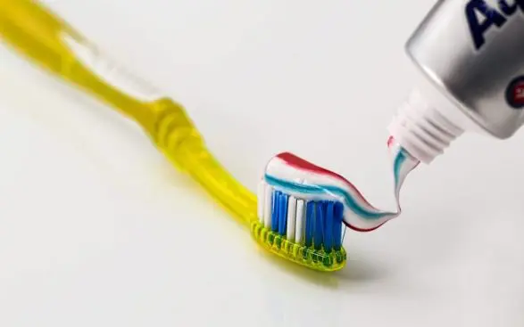 ¿CÓMO CUIDAR LOS DIENTES DE UN NIÑO? CONSEJOS PARA LA SALUD BUCAL