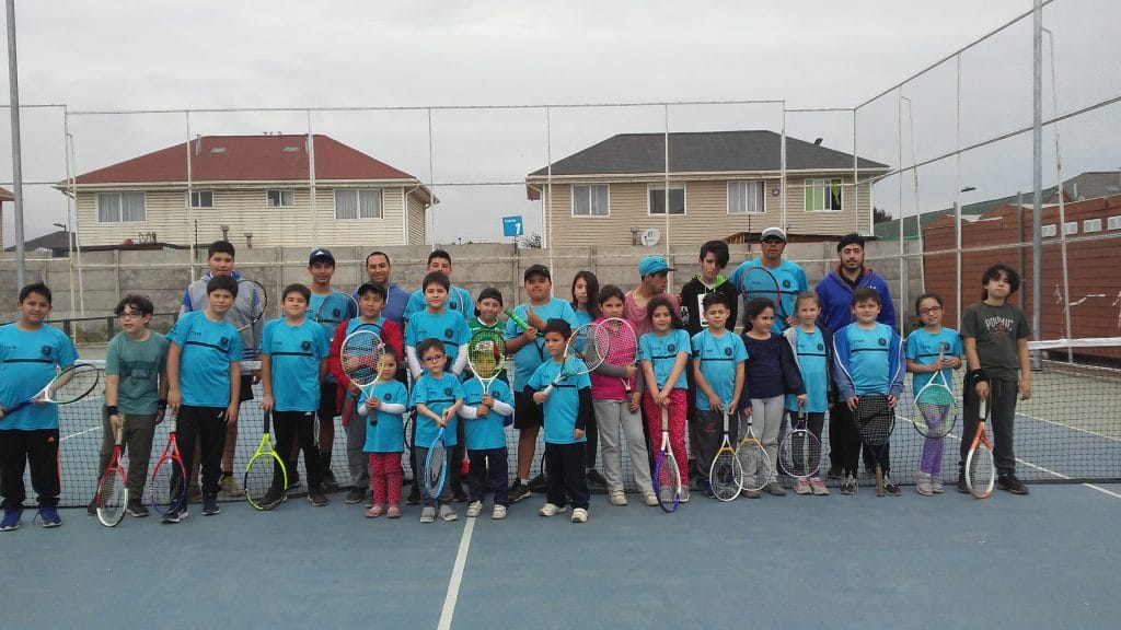 Talleres de tenis municipales en el Centro Extensión Municipal Laurita Vicuña, ¡Ven a vivir el tenis!