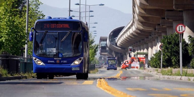 Nueva alza en pasaje de transporte público conlleva a pagar $800 en horario punta