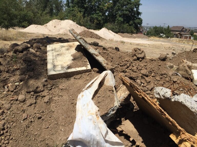 Vecinos alertan restos de cementerio encontrados a metros de sus casas