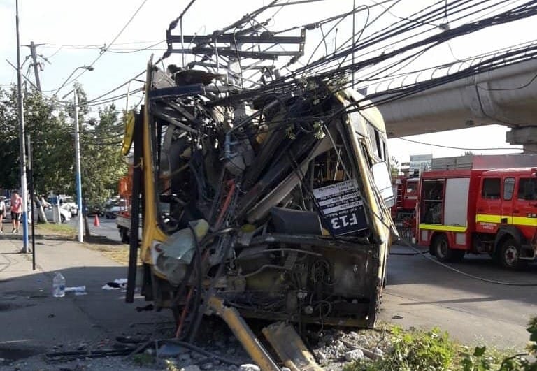 Violento accidente dejó a 13 mil clientes sin luz