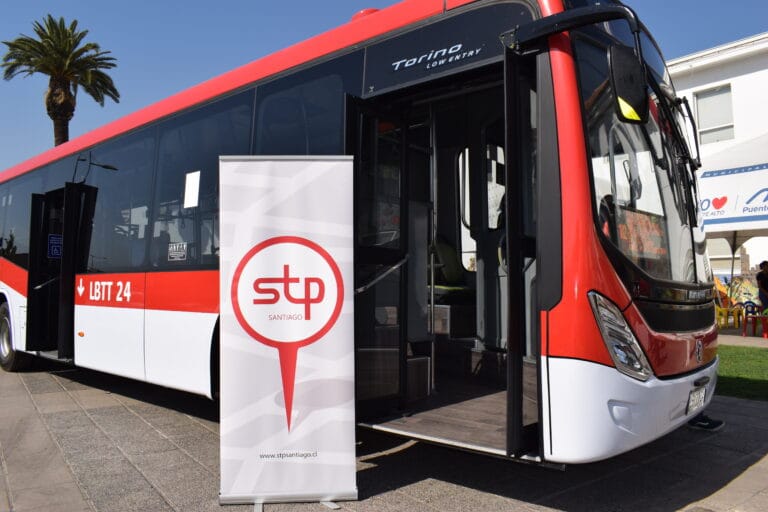 Hoy comenzaron a circular por la comuna los buses eléctricos del recorrido 213 e