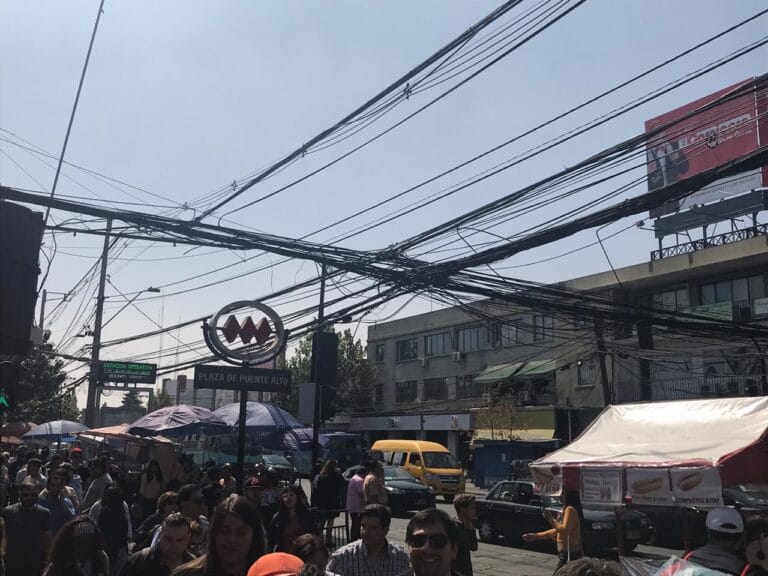 Plan para retirar “basura aérea” no incluyó a Puente Alto en su primera etapa