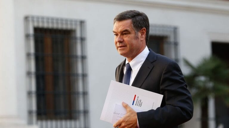Según la CEP: ex alcalde de Puente Alto y Pirque es el tercer político mejor evaluado del país