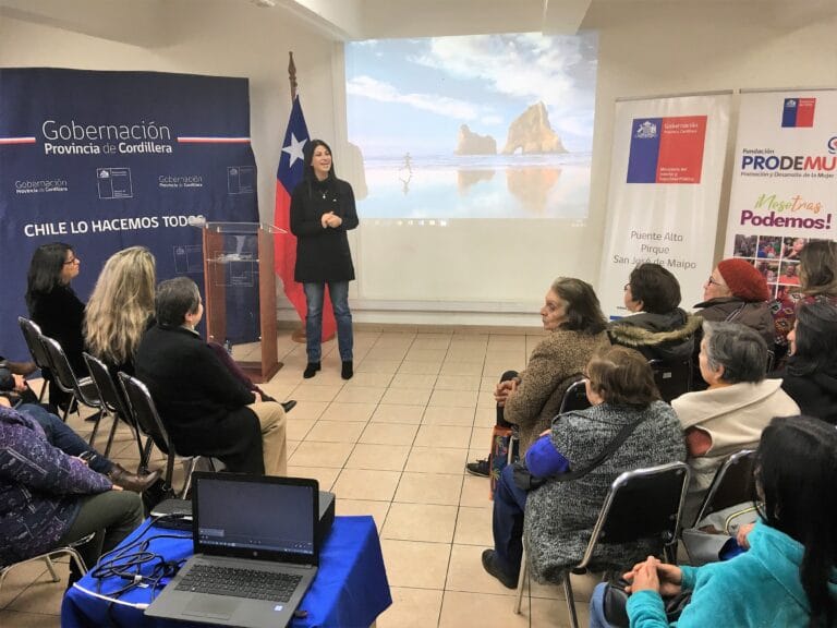 Mujeres de la Provincia dialogaron con la Gobernadora y Directora Nacional de Prodemu