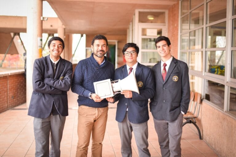 Alumnos del Colegio Industrial Las Nieves de Puente Alto crean ingenioso sistema de alarmas