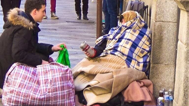 Campañas solidarias ayudan a puentealtinos en situación de calle