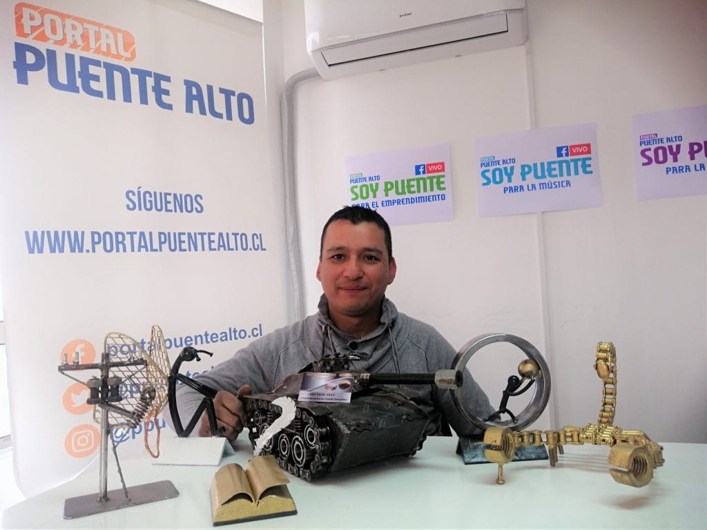 Para destacar: puentealtino crea esculturas con metales desechados