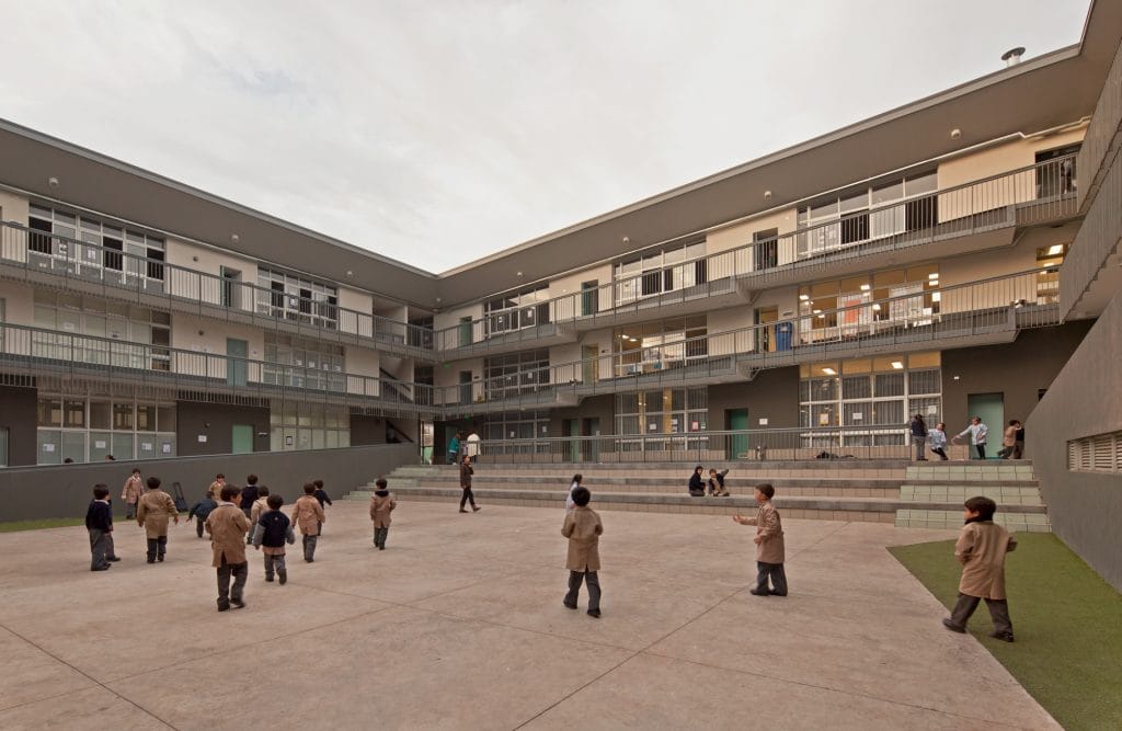 Enfermera que vacunó en colegio de Puente Alto se defendió con un comunicado