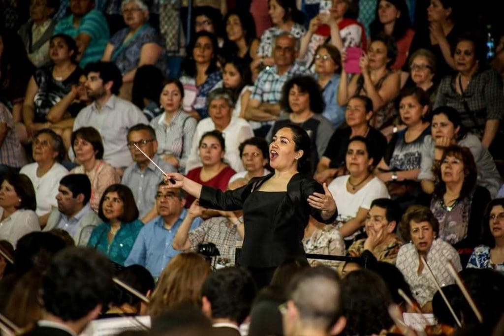 Lorena Vergara: La mujer que hizo resurgir a la Orquesta Sinfónica Juvenil de Puente Alto