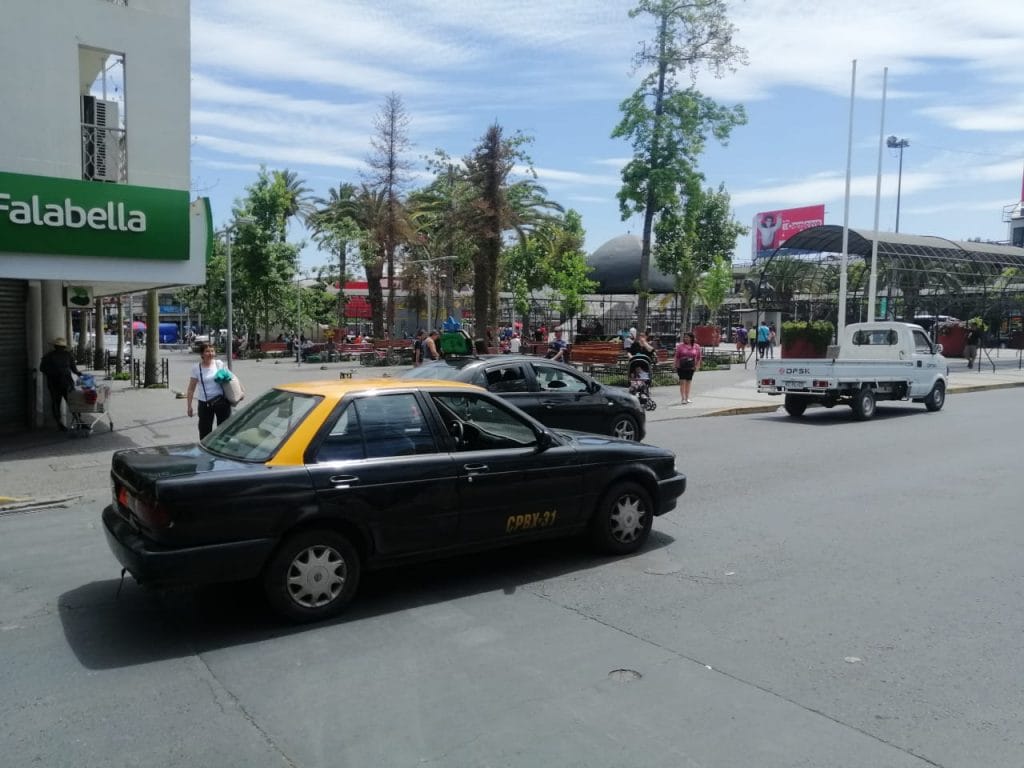 Comercio en centro de Puente Alto comienza a restablecerse
