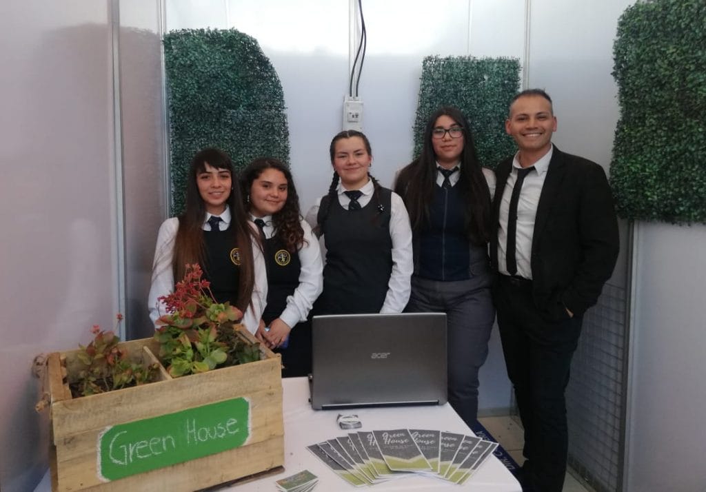 Novedosos proyectos de colegios puentealtinos buscan resolver problemas globales