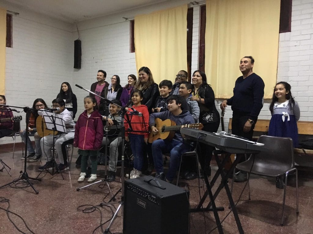 Culturarte: emprendimiento de profesora puentealtina que realiza clases de música