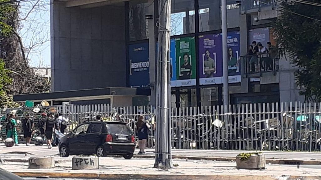 Estas son algunas instituciones educacionales de Puente Alto que están en toma