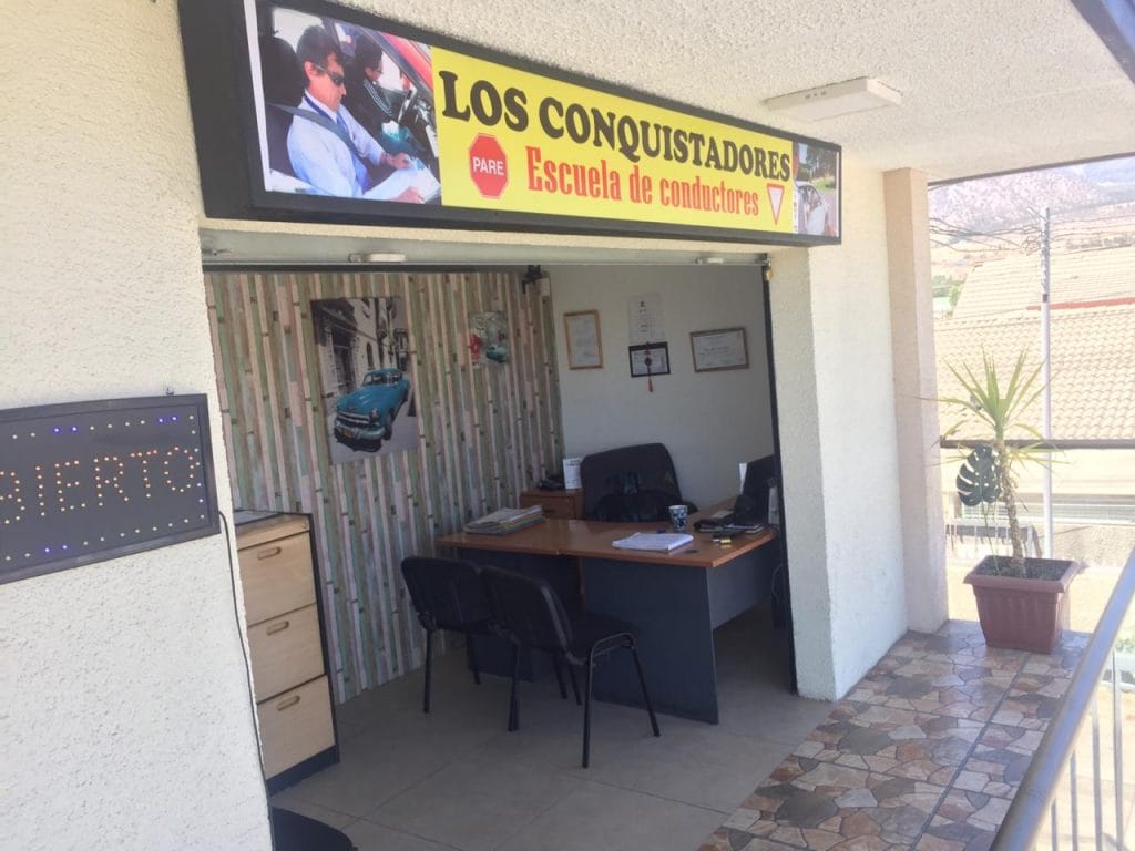 Escuela de conductores Los Conquistadores vuelve a atender en nuevo local