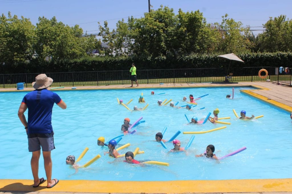¡Atentos vecinos! comenzaron los cursos de natación de nivel básico en Puente Alto Créditos: Twitter Corporación del Deporte de Puente Alto