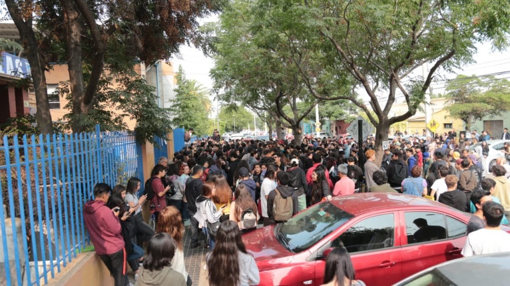 En distintos colegios de Puente Alto se suspendió PSU por incidentes
