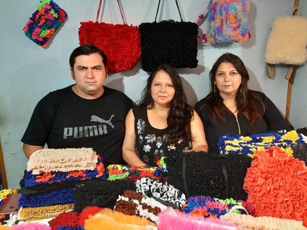 Emprendedores de Puente Alto realizan proyecto de confección sustentable