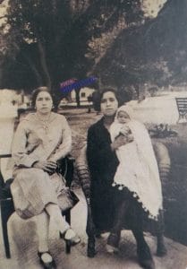 Mujeres en la plaza (1920)