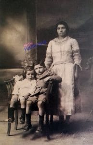 Madre e hijos, estudio Cassis (1922)