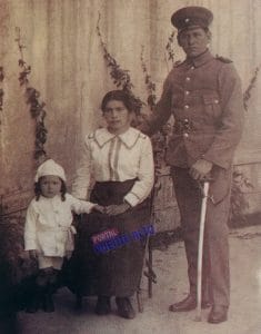 Militar y su familia (1919)