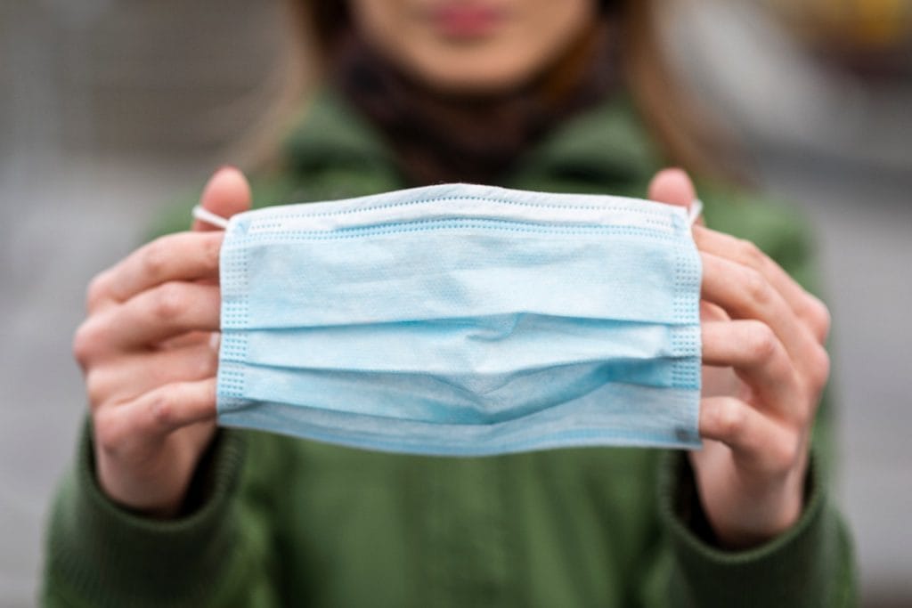 Serán obligatorias: Ministerio de Salud decreta el uso de mascarillas en lugares cerrados o abiertos con más de 10 personas