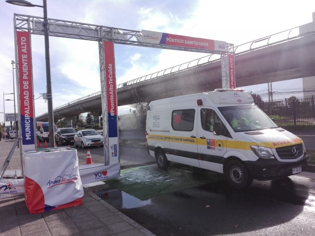 Puente Alto inauguró pórtico sanitizador para vehículos municipales y de emergencia