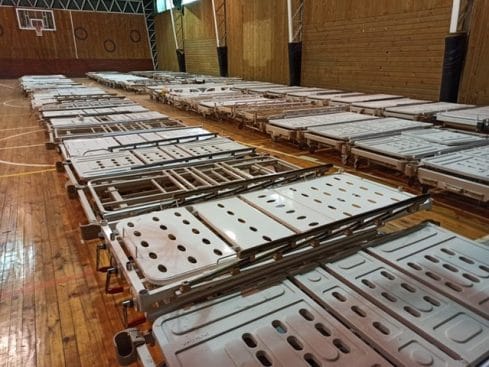 CMPC entrega camas clínicas para habilitar centro Covid-19 en la Provincia del Biobío