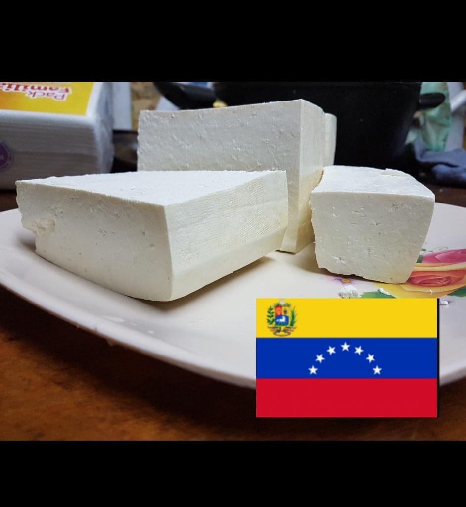 Venezolanos en Puente Alto se reinventan vendiendo queso llanero y dulces caseros