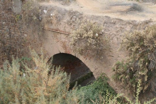 La fascinante historia del Puente Colonial en el Canal San Carlos Viejo