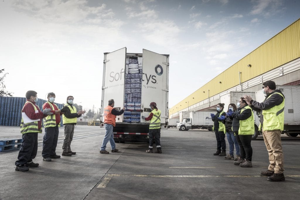 Filial Softys de CMPC dona 100 mil pañales a familias de la Teletón
