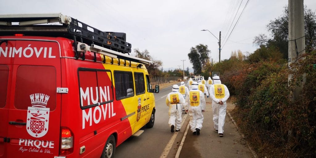 Primeras cajas de alimentos son repartidas hoy en la comuna de Pirque