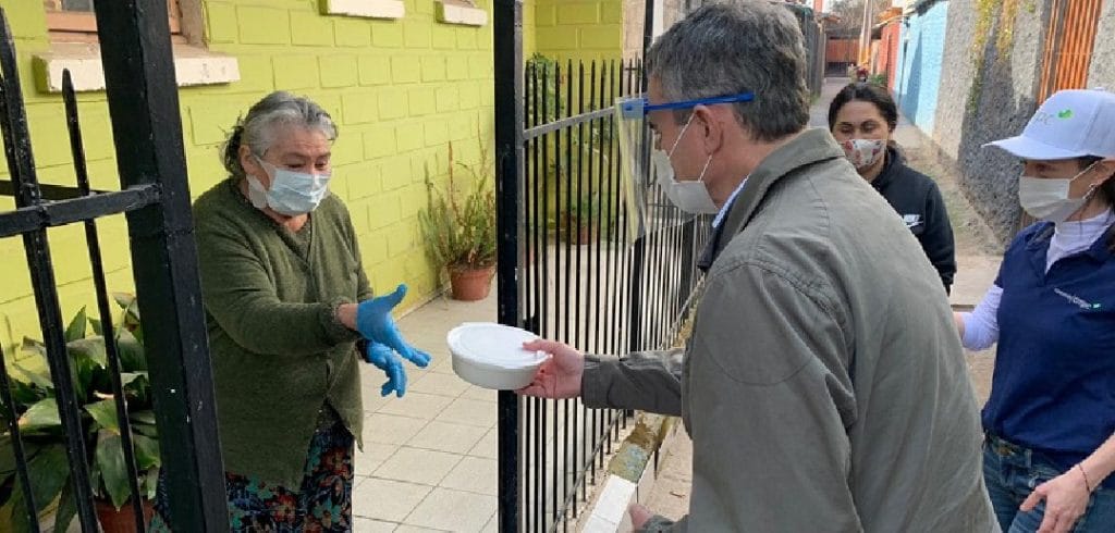 CMPC distribuirá más de 10 mil almuerzos a vecinos vulnerables y adultos mayores de Puente Alto