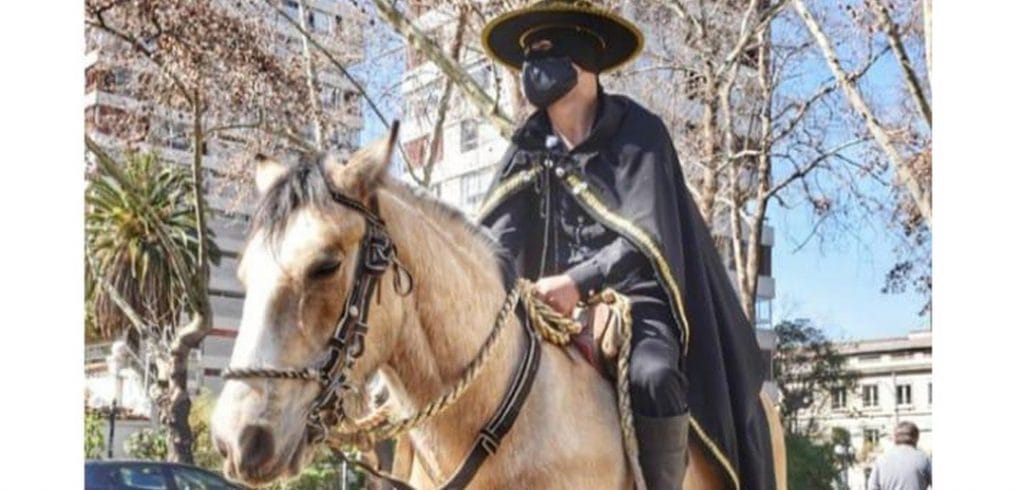 El “Zorro solidario” también ayuda en Puente Alto