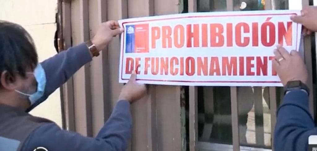 Clausuran iglesia del pastor de Bajos de Mena que hizo cultos contagiado con Covid-19