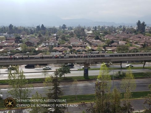Servicio de metro suspendido entre Protectora de la Infancia y Plaza de Puente Alto por persona caída en las vías metro emergencia