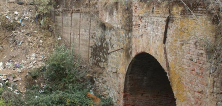 ¿Sabías que existe un Puente Colonial en el Canal San Carlos Viejo?
