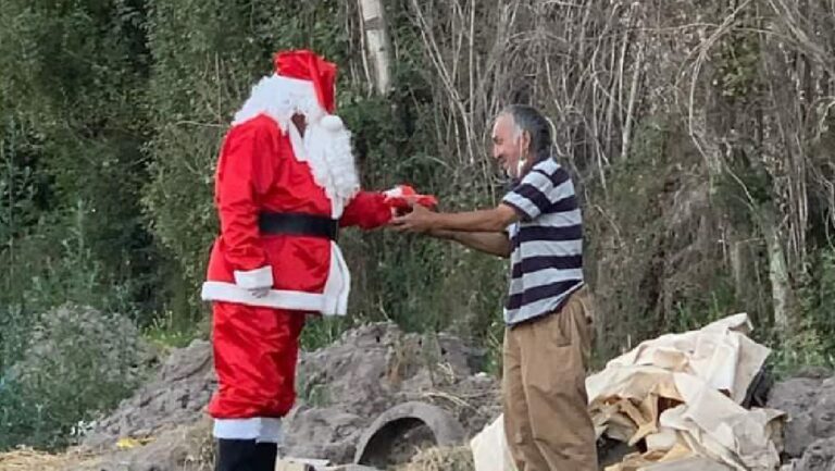 Viejito Pascuero solidario de Puente Alto llama a ver más allá de los regalos materiales