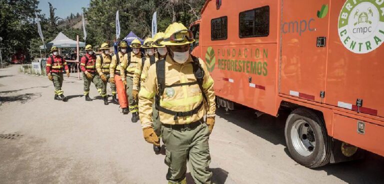 Nueva brigada de CMPC ayudará a combatir incendios forestales y tendrá su centro de operaciones en Puente Alto