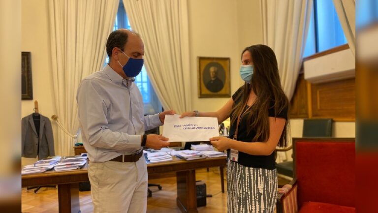 Candidata a constituyente se reunió con Ministro de Estado solicitando que el derecho a la vivienda sea incluido en la constitución