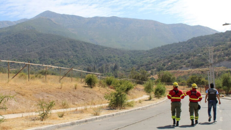 Brigada Central de CMPC recorre la precordillera de Puente Alto buscando prevenir incendios forestales